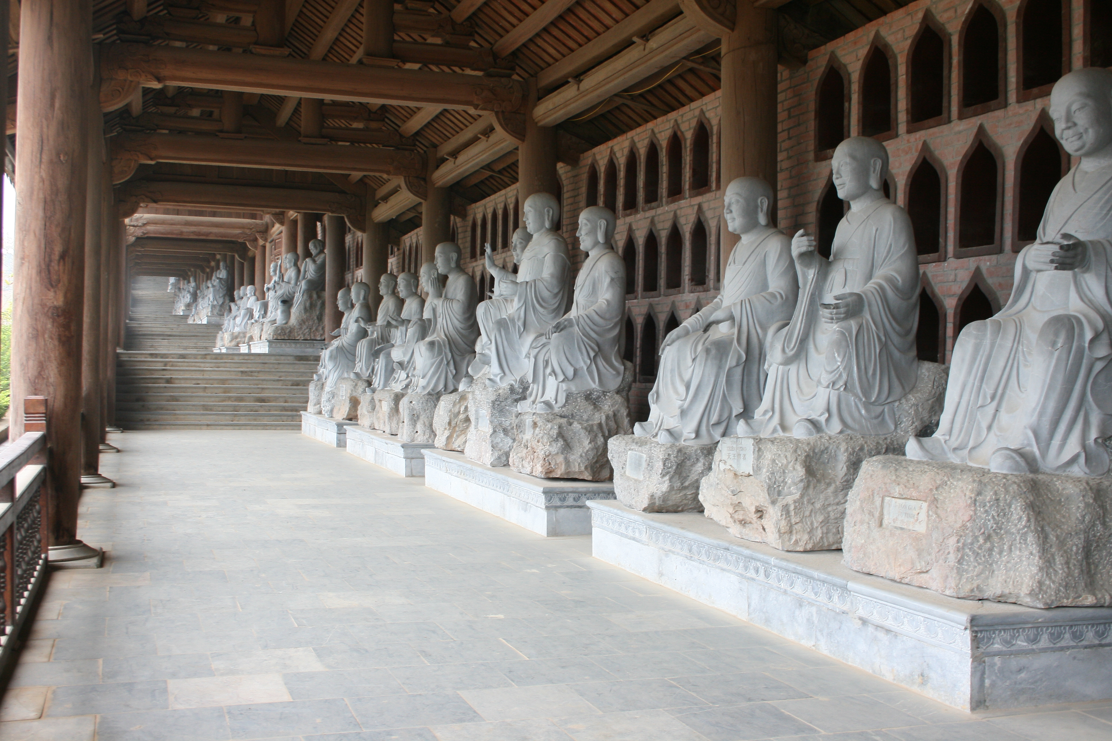 The longest Corridor with 500 Arhat statues The longest Corridor with 500 Arhat statues The longest Corridor with 500 Arhat statues