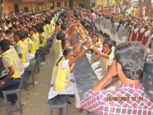 MOST PEOPLE ARM WRESTLING SIMULTANEOUSLY IN A SINGLE VENUE