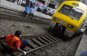 HEAVIEST TRAIN PULLED BY TEETH