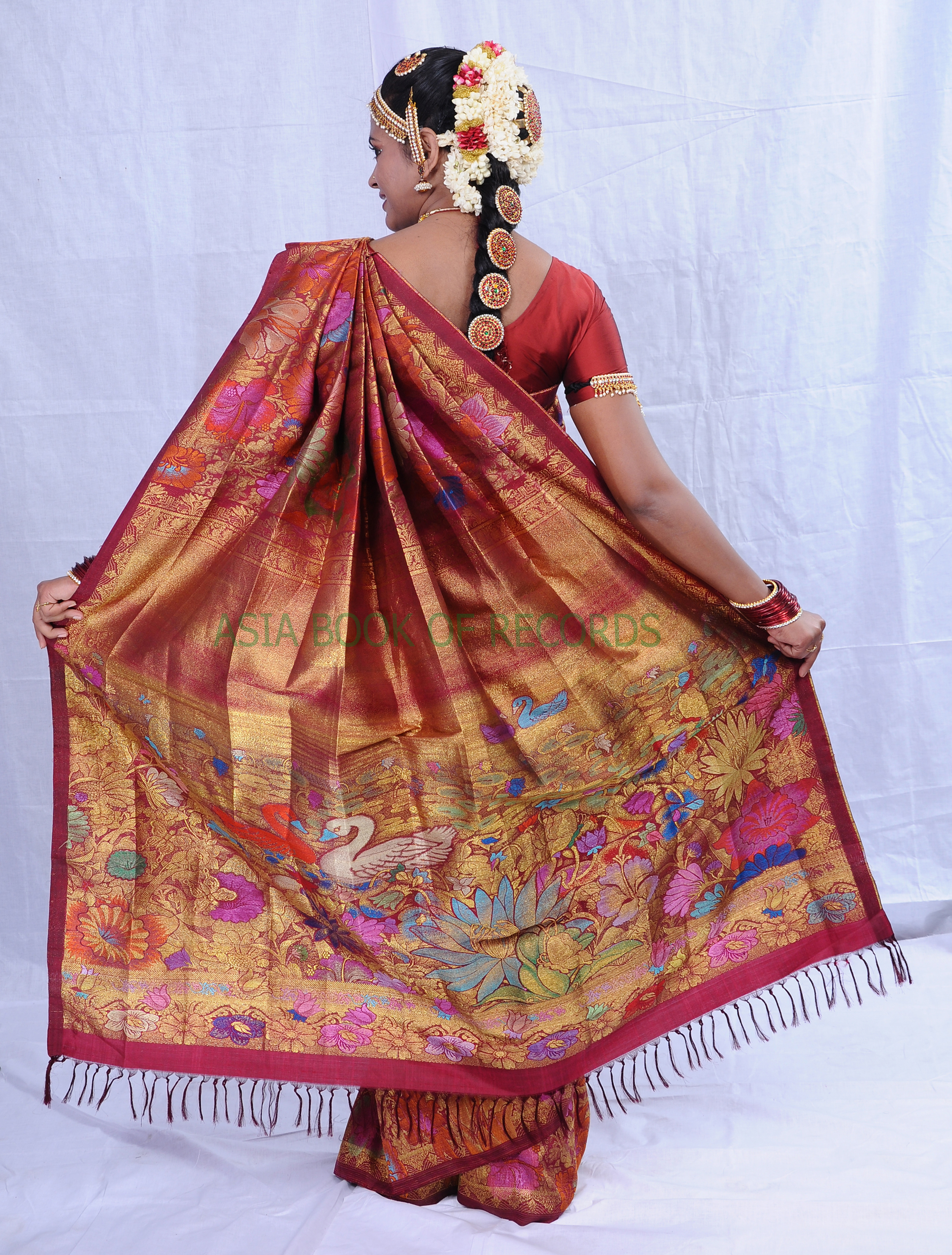 SARI CREATED WITH MOST NUMBER OF HOOKS AND DESIGN CARDS
