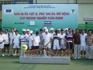 THE BIGGEST TENNIS RACQUET