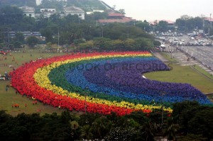 LARGEST HUMAN RAINBOW 