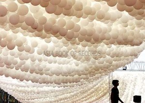 LONGEST BALLOON CHAIN