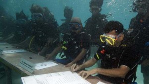 UNDERWATER OFFICIAL PRESIDENTIAL CABINET MEETING 