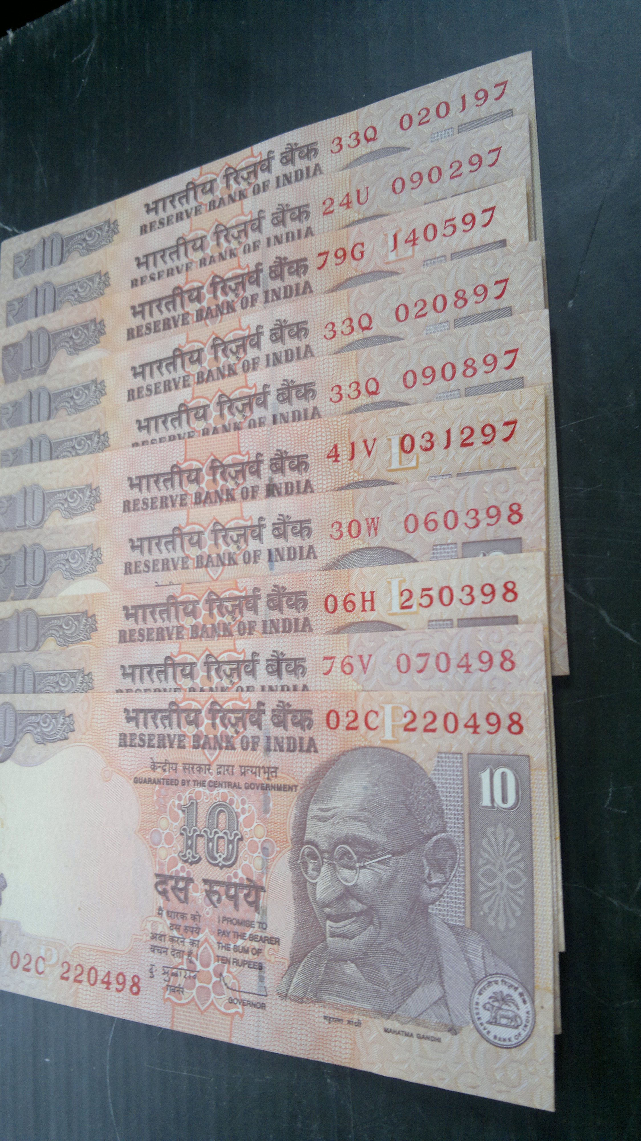 COLLECTION OF INDIAN CURRENCY NOTES TO COMMEMRATE THE MILESTONES OF A CRICKETER