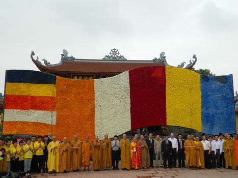 LARGEST BUDDHIST FLAG USING FRESH FLOWERS
