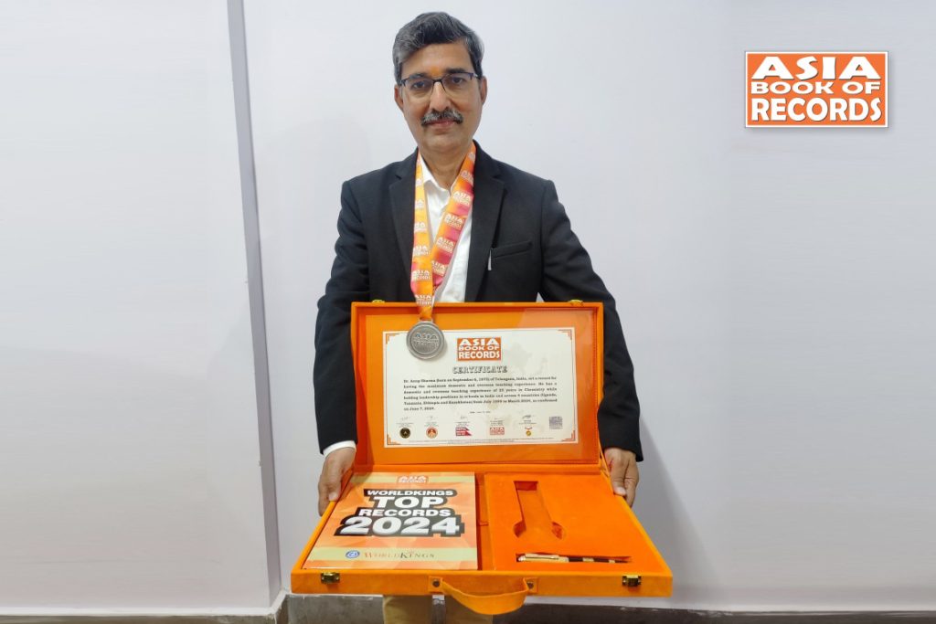 Maximum domestic and overseas teaching experience - Asia Book of Records