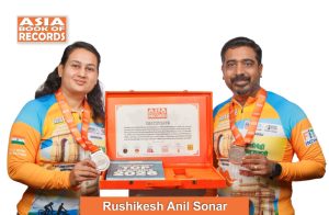 Image of Rushikesh Anil Sonar and Shraddha Sonar Fastest couple to cycle from India Gate to Gateway of India.