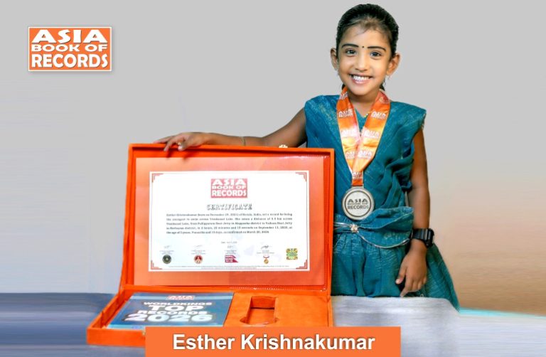 Image of Esther Krishnakumar, Youngest to swim across Vembanad Lake 