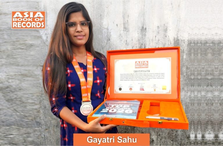 Image of Gayatri Sahu, Largest canvas painting of Lord Shiva made on the occasion of Maha Shivaratri by an individual