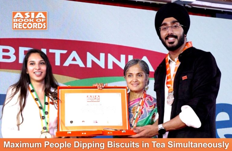 Maximum People Dipping Biscuits in Tea Simultaneously