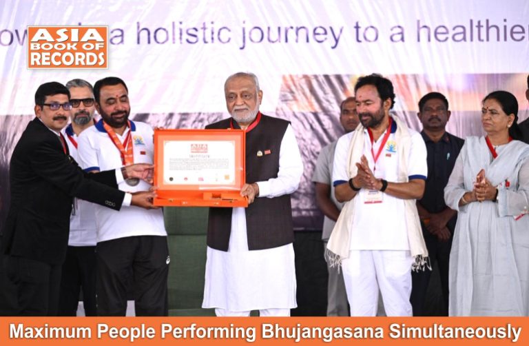 Maximum People Performing Bhujangasana Simultaneously