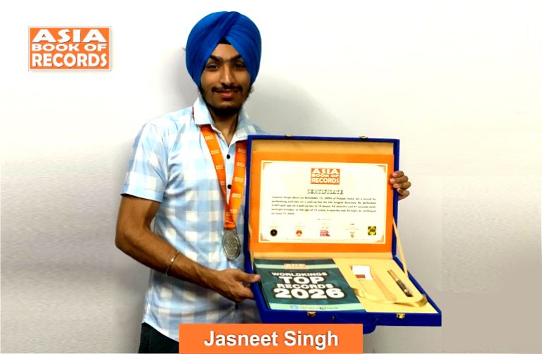 Image of Jasneet Singh, Longest duration to perform pull-ups on a pull-up bar by a teen.