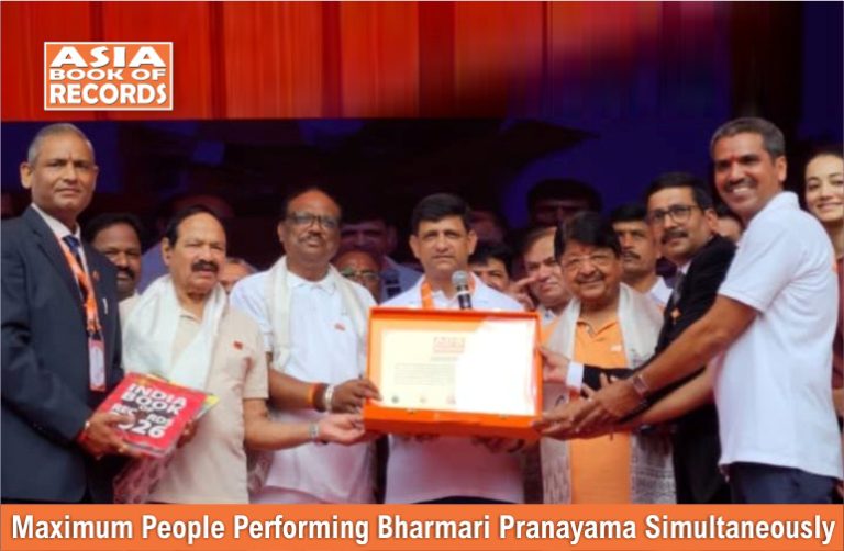 Maximum People Performing Bharmari Pranayama Simultaneously