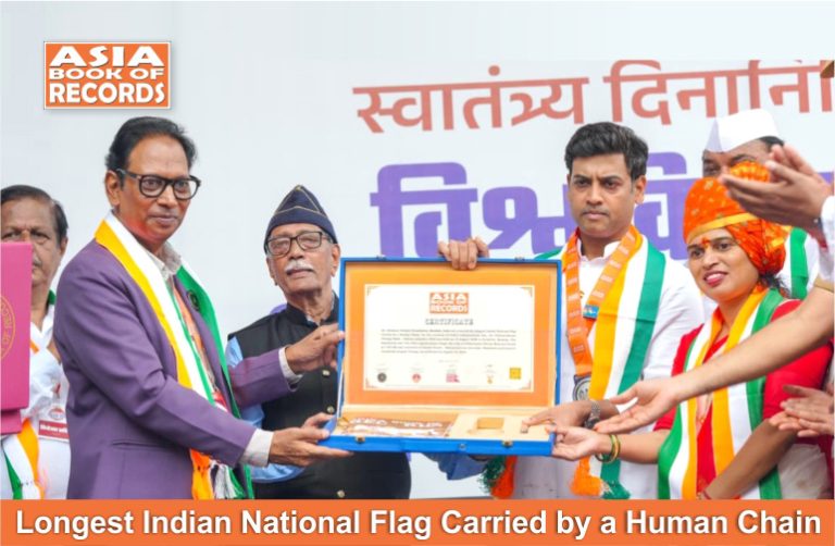 Longest Indian National Flag Carried by a Human Chain Longest Indian National Flag Carried by a Human Chain.