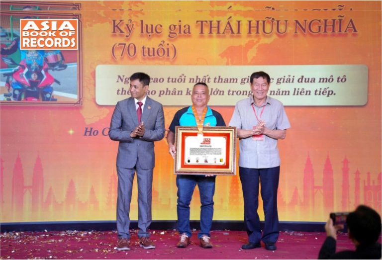Oldest person to participate in large-displacement motorcycle racing competitions for three consecutive years