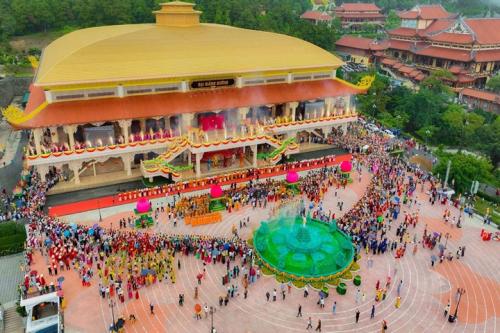 Ba-Vang-Pagoda-Shines-with-Dual-World-Records-14