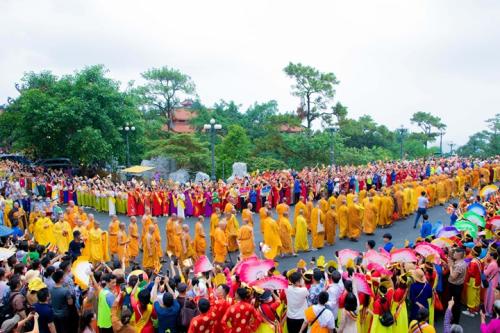 Ba-Vang-Pagoda-Shines-with-Dual-World-Records-16