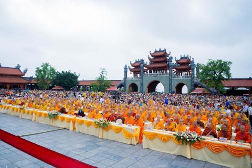 Ba-Vang-Pagoda-Shines-with-Dual-World-Records-18