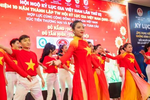 Grand-Reunion-of-World-Record-Presidents-in-Vietnam-129