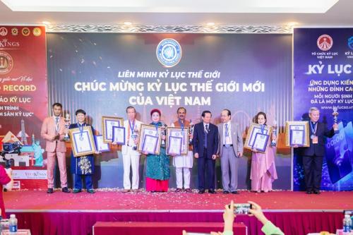 Grand-Reunion-of-World-Record-Presidents-in-Vietnam-138