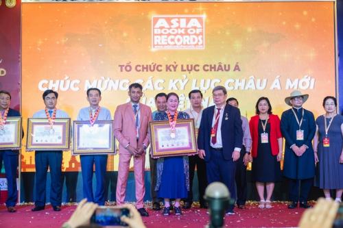 Grand-Reunion-of-World-Record-Presidents-in-Vietnam-144