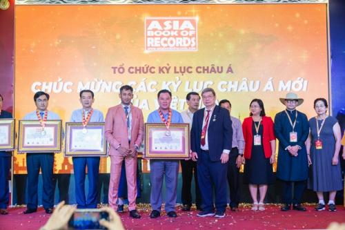 Grand-Reunion-of-World-Record-Presidents-in-Vietnam-145
