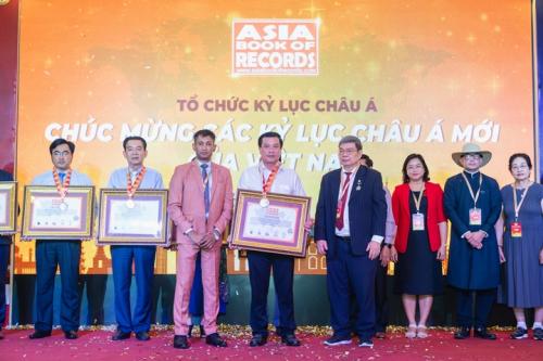 Grand-Reunion-of-World-Record-Presidents-in-Vietnam-146
