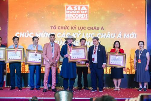 Grand-Reunion-of-World-Record-Presidents-in-Vietnam-149