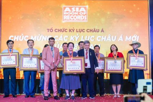 Grand-Reunion-of-World-Record-Presidents-in-Vietnam-150