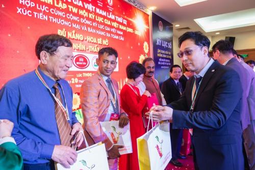 Grand-Reunion-of-World-Record-Presidents-in-Vietnam-152