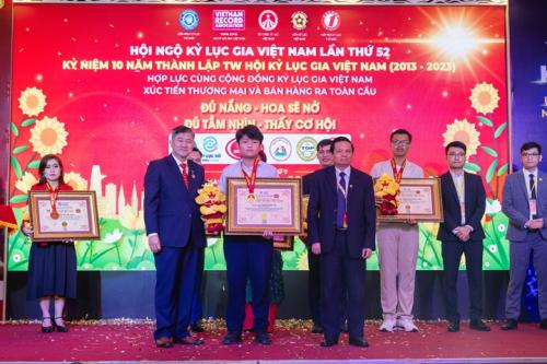 Grand-Reunion-of-World-Record-Presidents-in-Vietnam-159