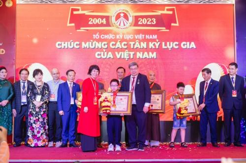 Grand-Reunion-of-World-Record-Presidents-in-Vietnam-169