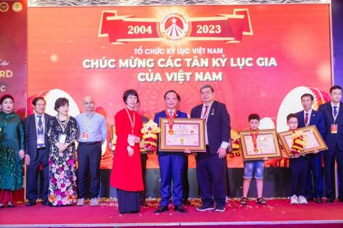 Grand-Reunion-of-World-Record-Presidents-in-Vietnam-170