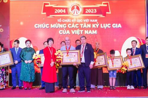 Grand-Reunion-of-World-Record-Presidents-in-Vietnam-171
