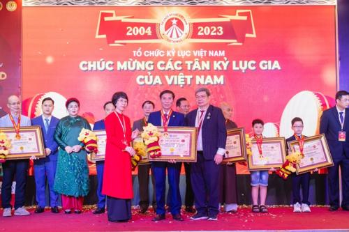 Grand-Reunion-of-World-Record-Presidents-in-Vietnam-172