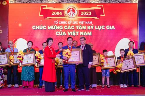 Grand-Reunion-of-World-Record-Presidents-in-Vietnam-175