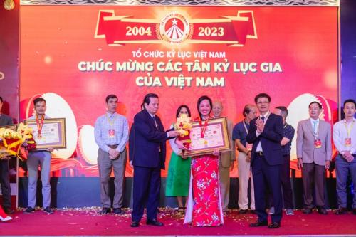 Grand-Reunion-of-World-Record-Presidents-in-Vietnam-177