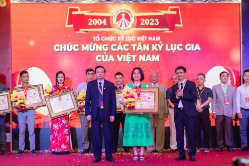 Grand-Reunion-of-World-Record-Presidents-in-Vietnam-180