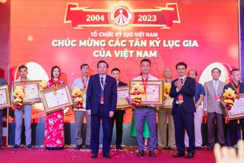 Grand-Reunion-of-World-Record-Presidents-in-Vietnam-182