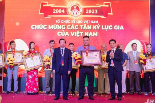 Grand-Reunion-of-World-Record-Presidents-in-Vietnam-183
