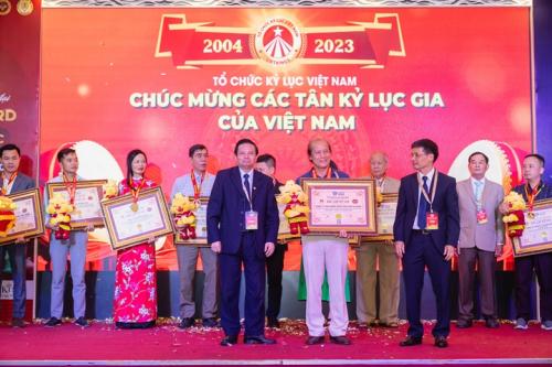 Grand-Reunion-of-World-Record-Presidents-in-Vietnam-184