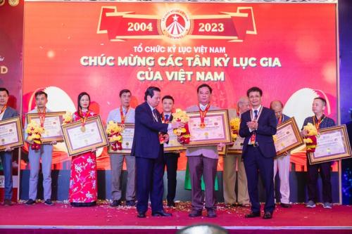 Grand-Reunion-of-World-Record-Presidents-in-Vietnam-185