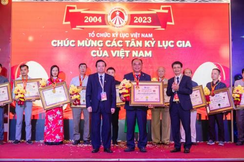 Grand-Reunion-of-World-Record-Presidents-in-Vietnam-186