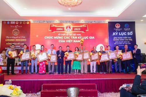 Grand-Reunion-of-World-Record-Presidents-in-Vietnam-187